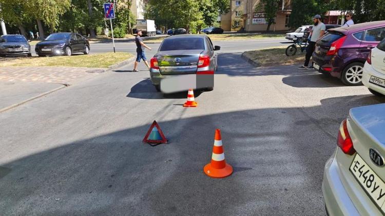 Невнимательный автомобилист сбил ребёнка на велосипеде в Ставрополе