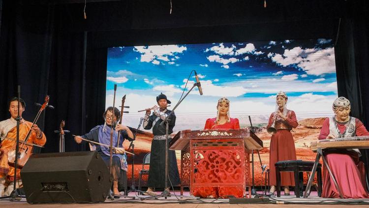 Выступление ансамбля из Монголии стало самым необычным на «Музыкальной осени»