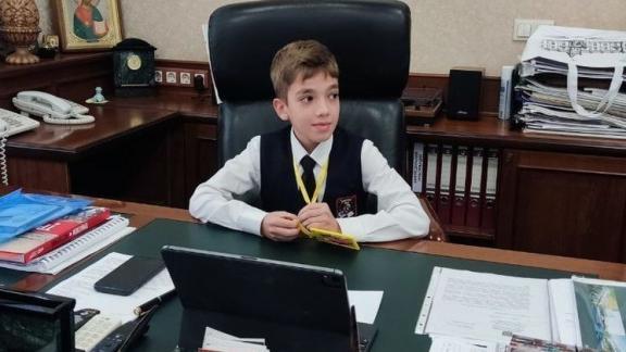 Глава Ессентуков «посадил» на свой пост 10-летнего мальчика на 2 дня