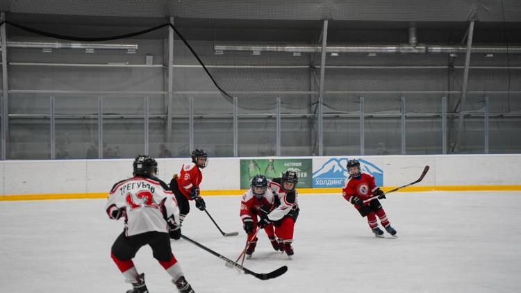 Хоккеисты ставропольской школы зимних видов спорта «Наследие» выиграли домашний турнир 