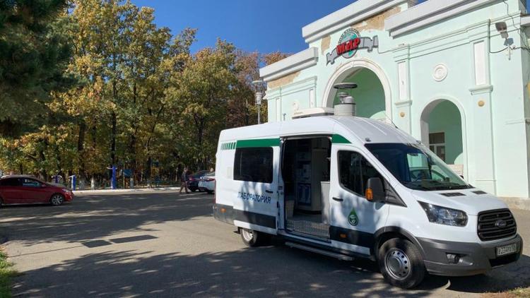 Эколаборатория проверила состояние воздуха на улице Чехова в Ставрополе