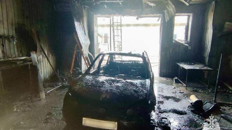 Один человек пострадал при пожаре в автомастерской Георгиевска