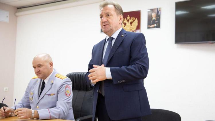 Глава Ставрополя вручил награды сотрудникам полиции