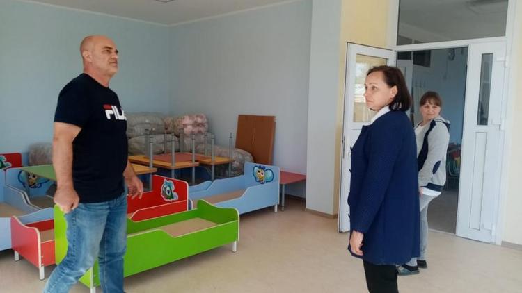На Ставрополье партдесант проверил капремонт детского сада