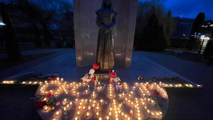 Книгу для соболезнований родственникам погибших в «Крокусе» создали в Кисловодске