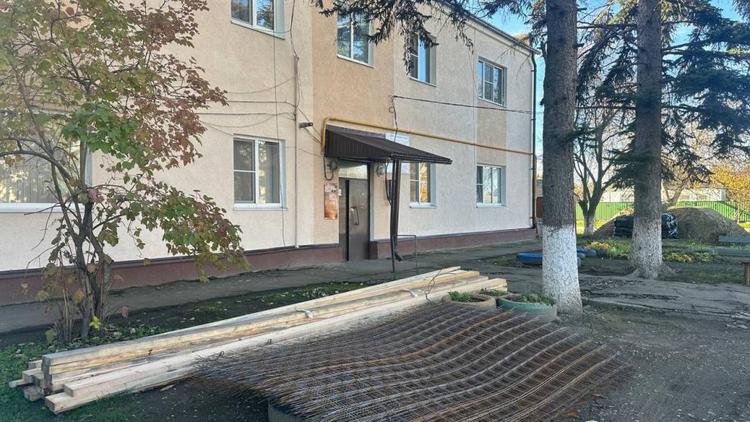 В Кировском округе стартовал капитальный ремонт кровель трёх МКД