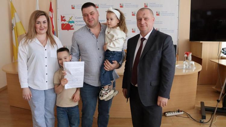 В Советском округе Ставрополья 26 семей получили жилищные сертификаты