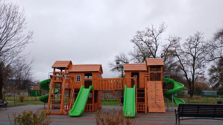В посёлке Краснозоринском обустроили детский спортивно-игровой комплекс