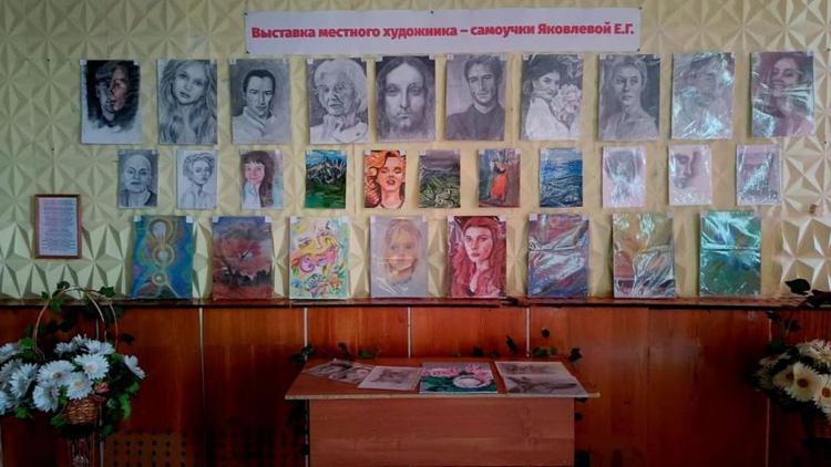 В Кировском округе открылась экспозиция работ художницы-самоучки