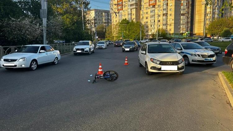 Водитель автомобиля сбил 10-летнего велосипедиста в Ставрополе