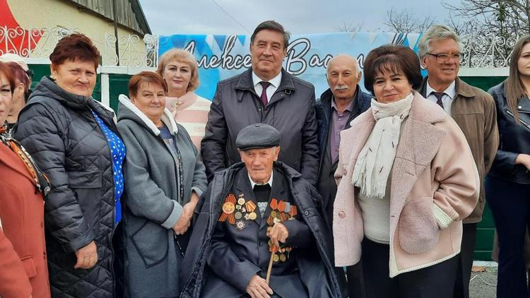 Ставропольский депутат поздравил с вековым юбилеем защитника Сталинграда