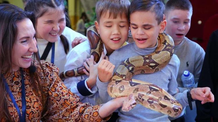 Инклюзивное представление в Кисловодске посетили более 40 незрячих зрителей