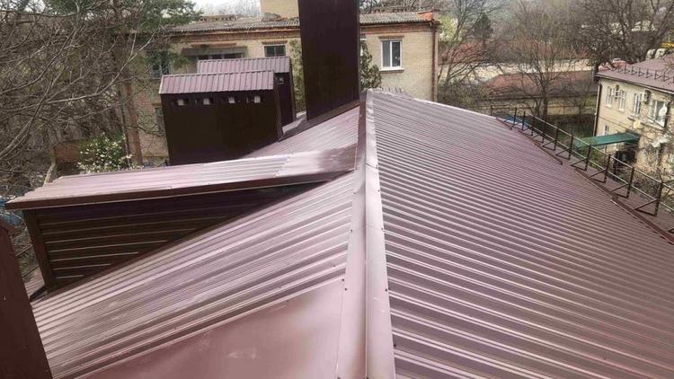 В Горячеводске завершён капитальный ремонт кровли МКД