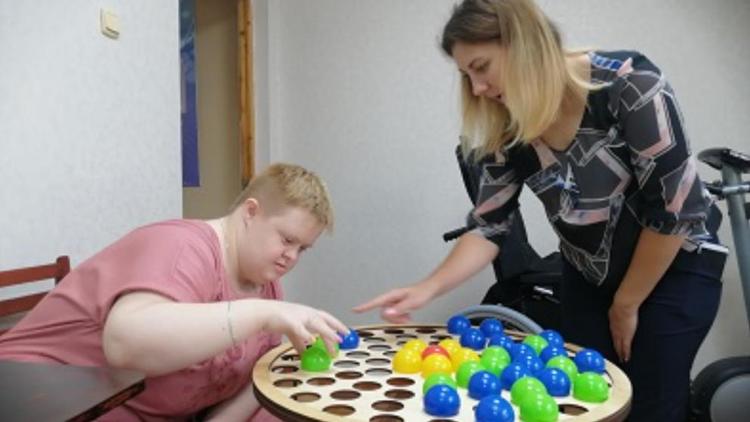 На Ставрополье более 400 инвалидов получают индивидуальное сопровождаемое проживание на дому