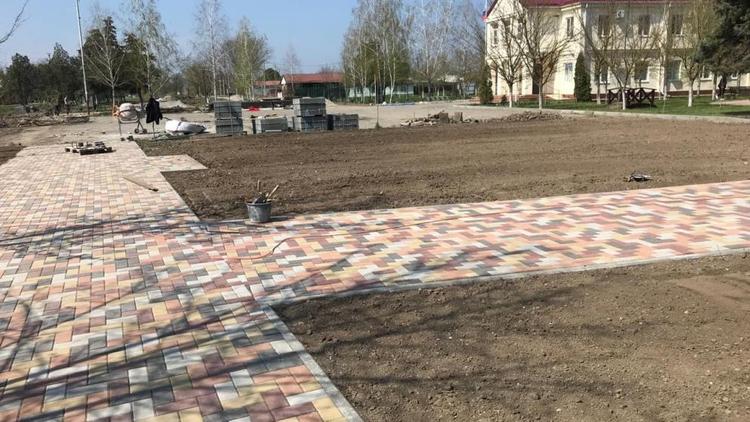 Благоустройство аллеи продолжается в селе Русском на Ставрополье