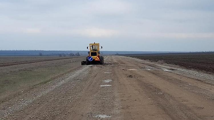 На Ставрополье продолжается ремонт участка дороги Арзгир – Мирное
