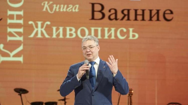 Губернатор Ставрополья наградил краевых деятелей культуры