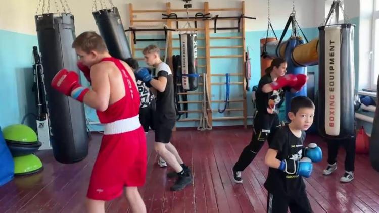 Боксёры Кочубеевского округа готовятся к межрегиональным соревнованиям