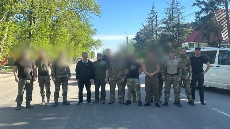 Пятигорчане передали бойцам СВО пасхальные куличи и установки РЭБ