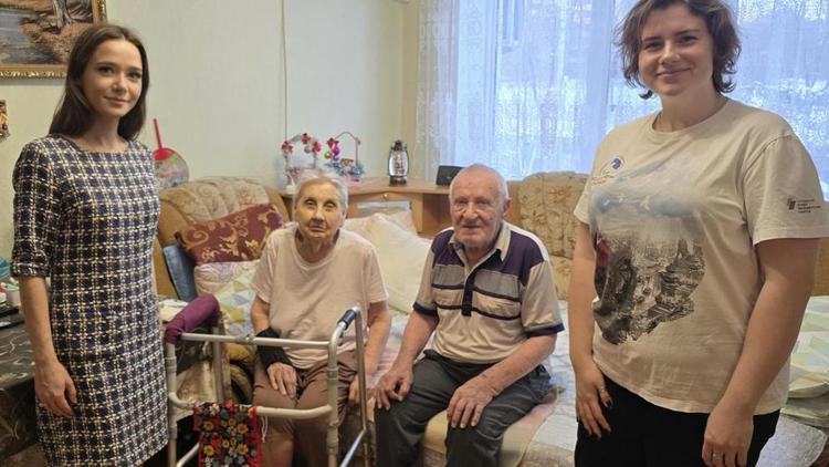 В Ставрополе «Волонтёры Победы» поздравили ветеранов с Новым годом