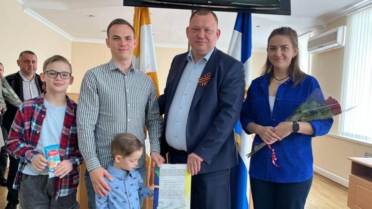 В Предгорном округе Ставрополья ещё 17 семьям вручили жилищные сертификаты 