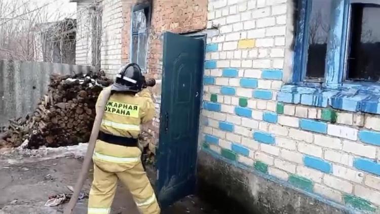 В селе Греческом на Ставрополье потушили пожар в частном доме
