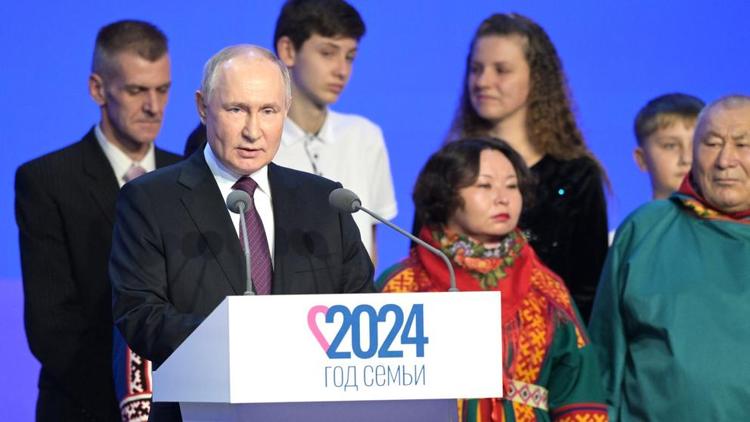 Владимир Путин дал старт Году семьи в России