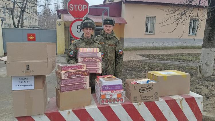 Ставропольские мамы передали в военные части краевой столицы пироги