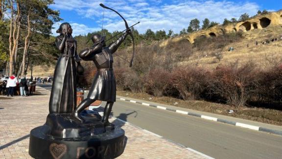 Скульптуру княжны и пастуха установили у горы Кольцо в Кисловодске