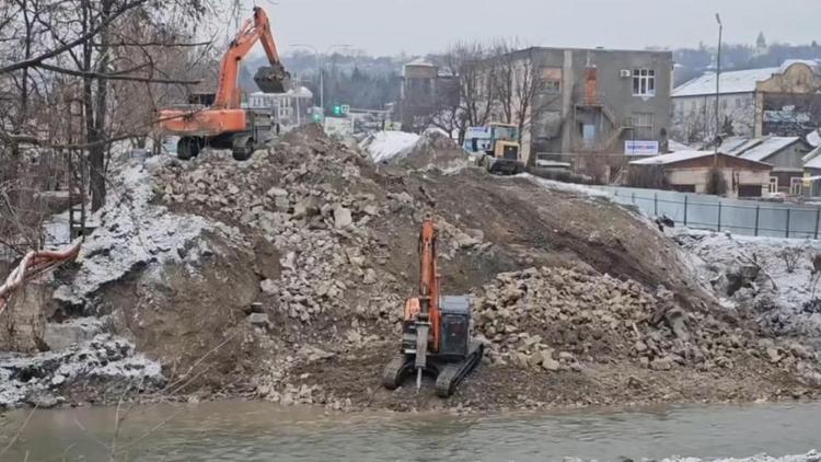 В Пятигорске реконструируют аварийный мост на проспекте Калинина