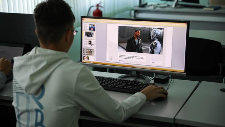 В СКФУ объяснили, почему ИИ не заменит человеческое мышление в креативных профессиях