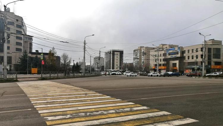 Сильный ветер осложняет дорожное движение на Ставрополье
