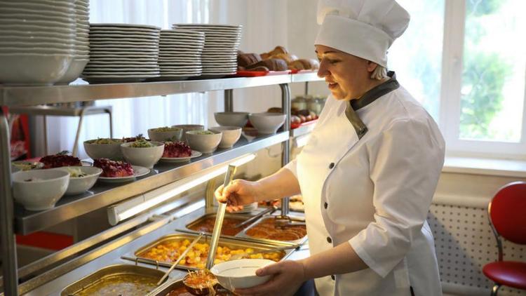 Эксперты СКФУ исследовали пищевые привычки и рацион питания школьников