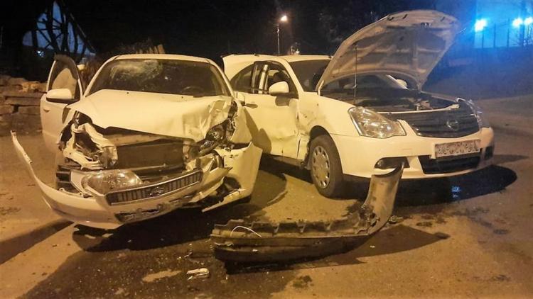 Водитель получил травмы из-за столкновения 3 автомобилей в Ставрополе