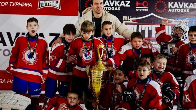 Хоккеисты Ставропольской школы зимних видов спорта «Наследие» стали победителями турнира «Титаны»