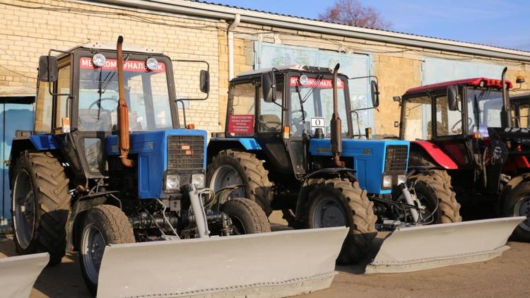 Глава Ставрополя проверил готовность коммунальной техники к зиме