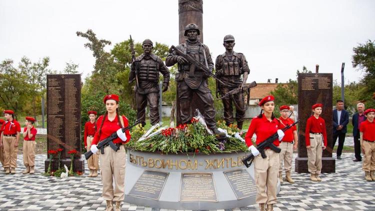 В Нефтекумском округе Ставрополья открыли памятник защитникам Отечества