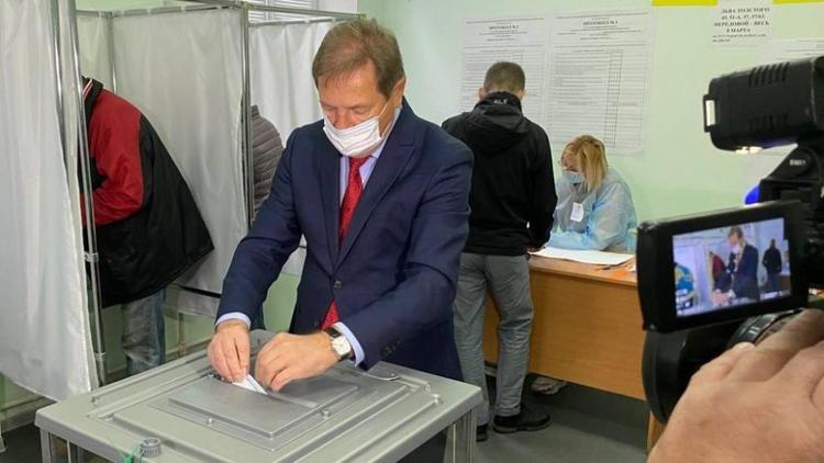 В Ставрополе проголосовал депутат Госдумы РФ Михаил Кузьмин