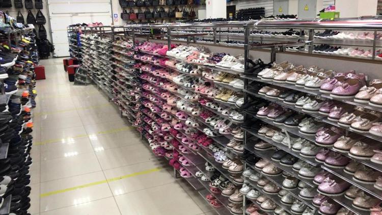 В Минеральных Водах арестовали более 8 тысяч пар немаркированной обуви