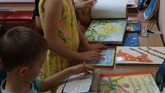 В Ставрополь приехала коллекция рукописных книг детей Мурманска