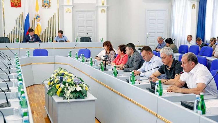 Депутаты Ставропольского края готовятся к осенней сессии