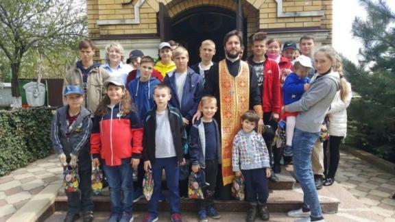 Священник поздравил воспитанников детского дома Ставрополя с Пасхой