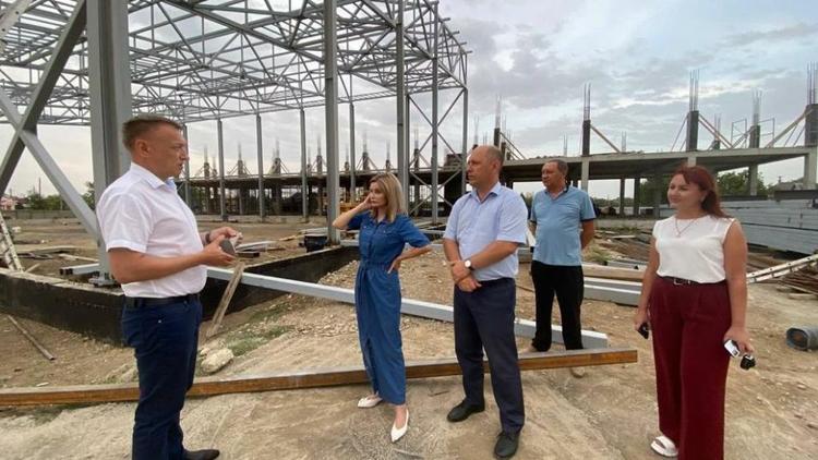 Депутат Госдумы проконтролировала строительство спорткомплекса на Ставрополье