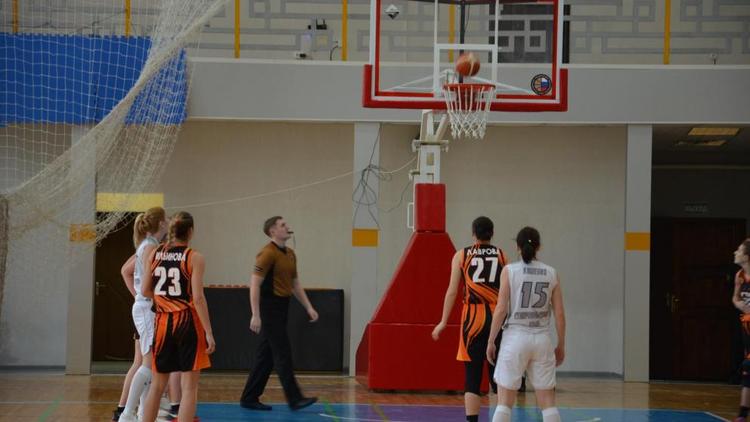 Ставропольские баскетболисты одолели гастролёрш из Курска