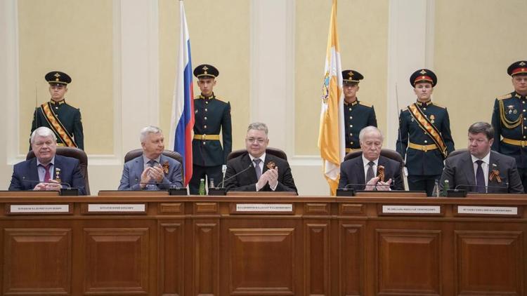 Губернатор Ставрополья поздравил Думу края с 30-летним юбилеем