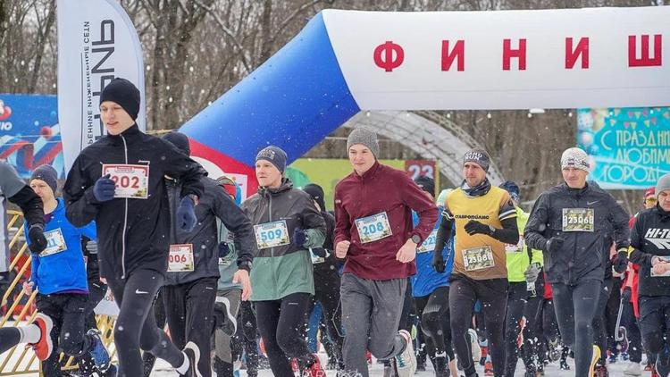 Более 300 спортсменов участвовали в «Сильном забеге» в Ставрополе