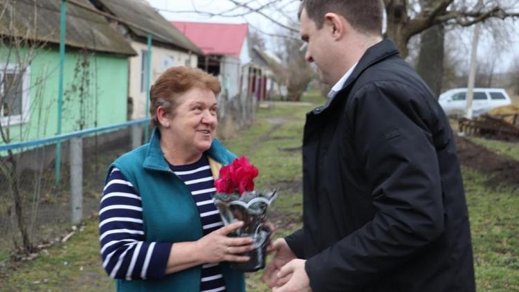 «Единая Россия» поздравила жён и матерей военнослужащих с 8 Марта 