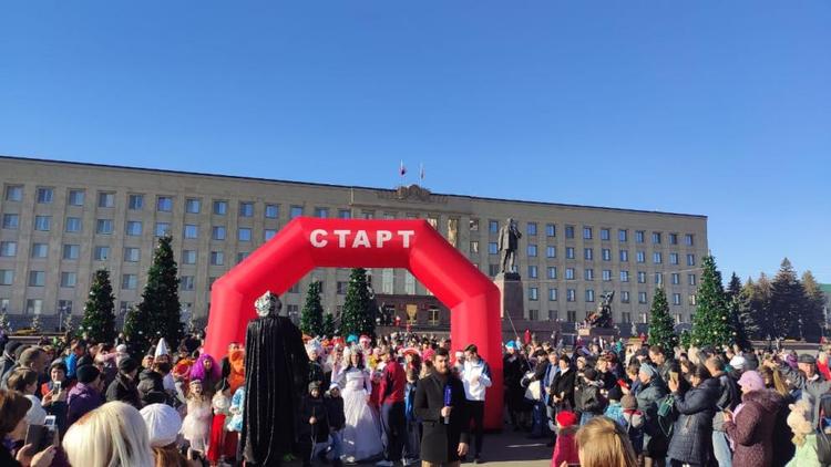 Забег в карнавальных костюмах собрал в Ставрополе горожан и их питомцев