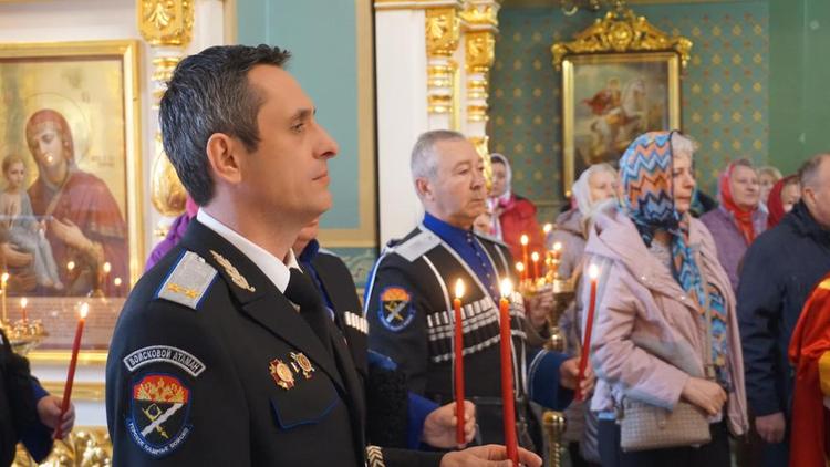 В Ставрополе освятили воинские регалии казачьего батальона «Скиф»