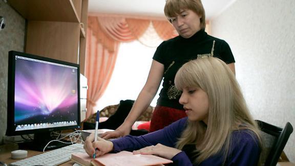 Детям-инвалидам на Ставрополье не выдавали компьютеры для обучения